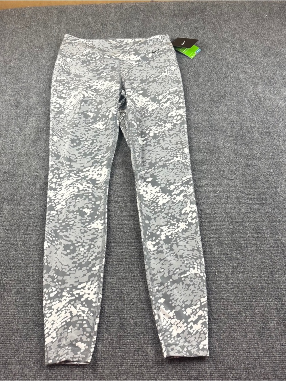 NIKE Women’s Dri-Fit Athletic Leggings Grey/White Pixelated Camouflage NWT Small - Picture 2 of 9